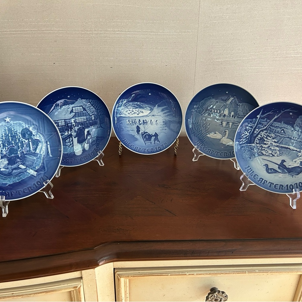 Bing and Grondahl COUNTRY CHRISTMAS, Set of 5 plates